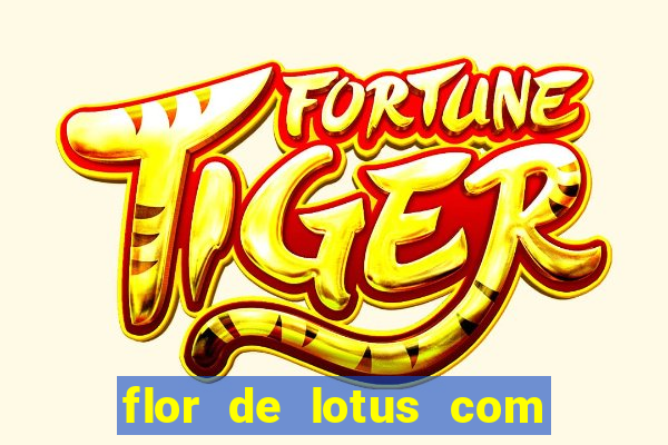 flor de lotus com lua tatuagem